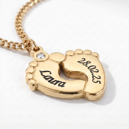 Collier petits pieds de bébé avec gravure