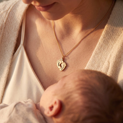 Collier petits pieds de bébé avec gravure